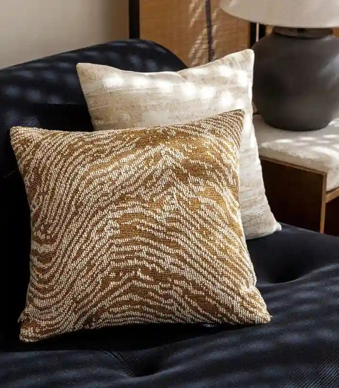 1018 Sahara Waves – Geometric Jacquard Cushion Cover 45x45 cm