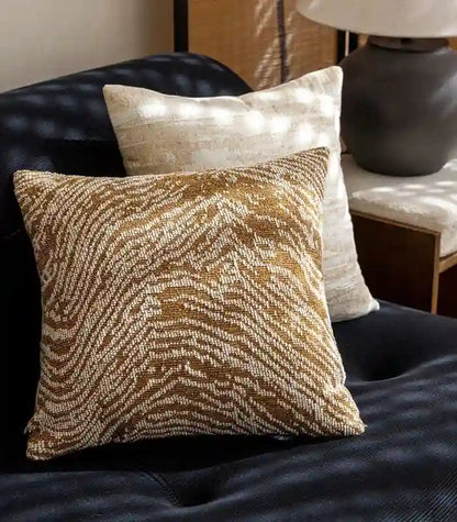 1018 Sahara Waves – Geometric Jacquard Cushion Cover 45x45 cm