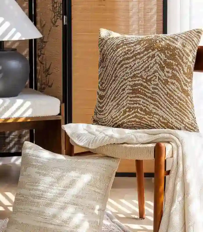 1018 Sahara Waves – Geometric Jacquard Cushion Cover 45x45 cm