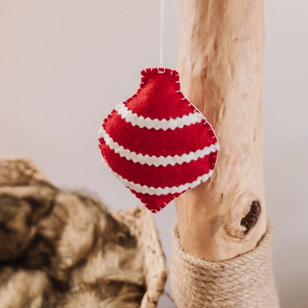 Holiday Pom-Pom Cat Toys