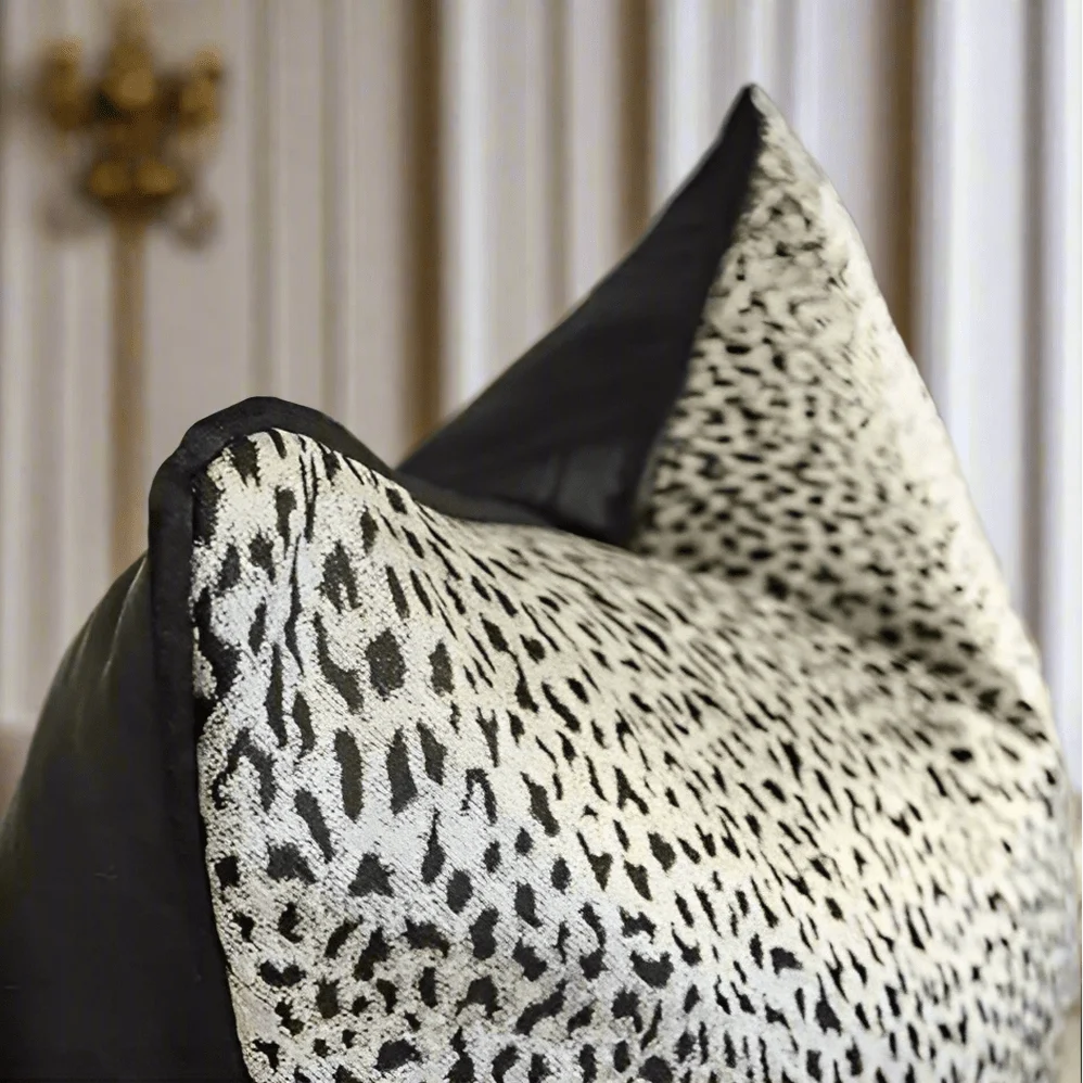 1140 Leopard Elegance Pillow Covers