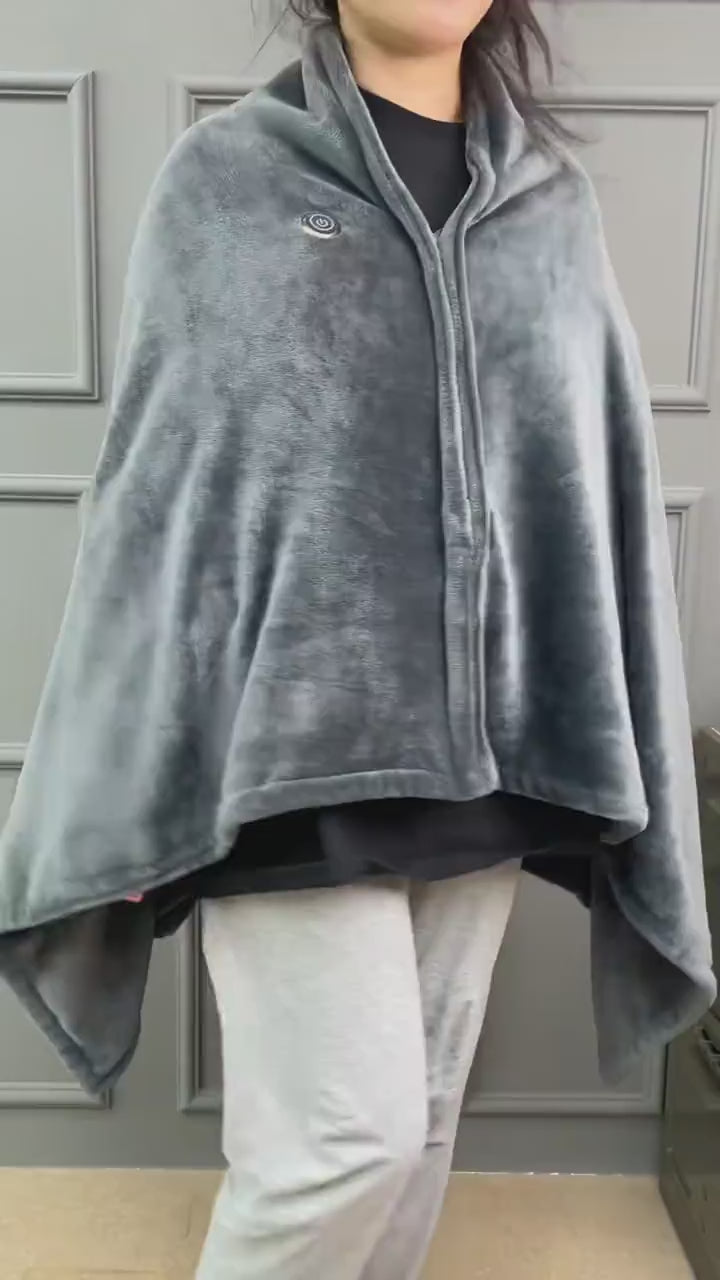 Wärmolo Heizdecke getragen – Poncho-Form mit Innentasche