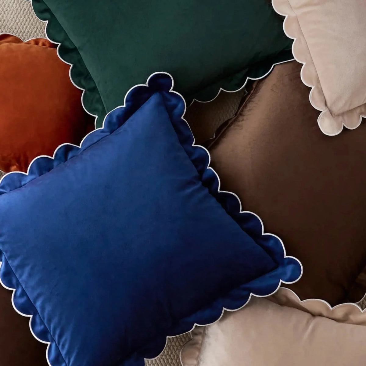 1129 Scalloped Velvet Pillow Cover
